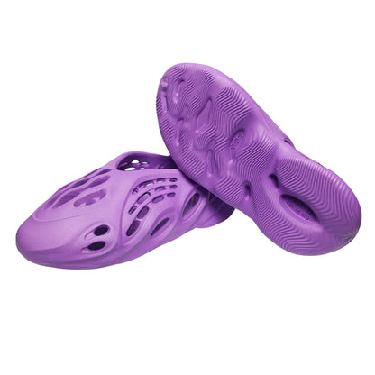 the perfect footwear for active kids who love both style and functionality! Designed for all-day comfort and durability, these versatile clogs are ideal for outdoor adventures, casual outings, or simply running around at home.